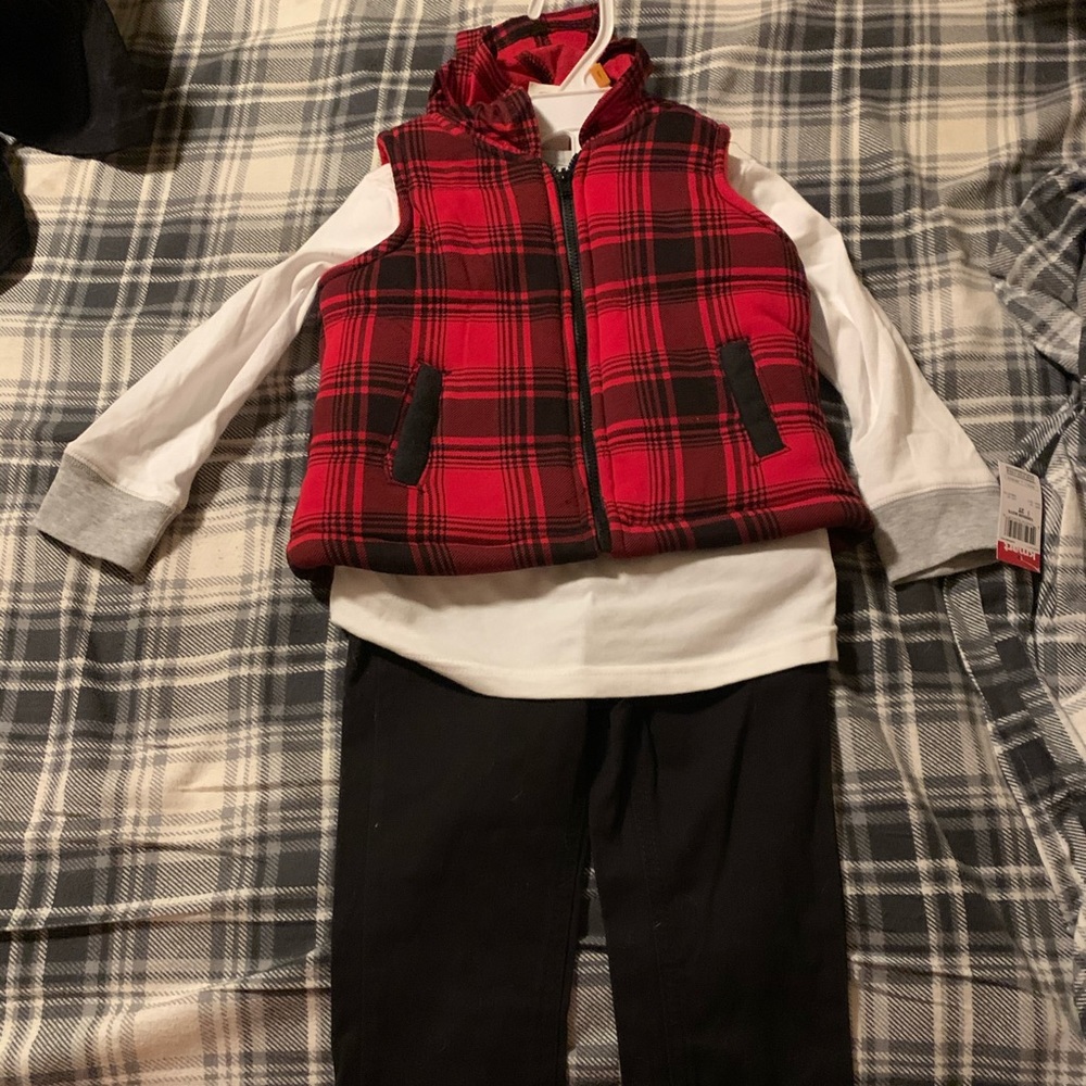 NWT 2T outfit never worn 3 piece set